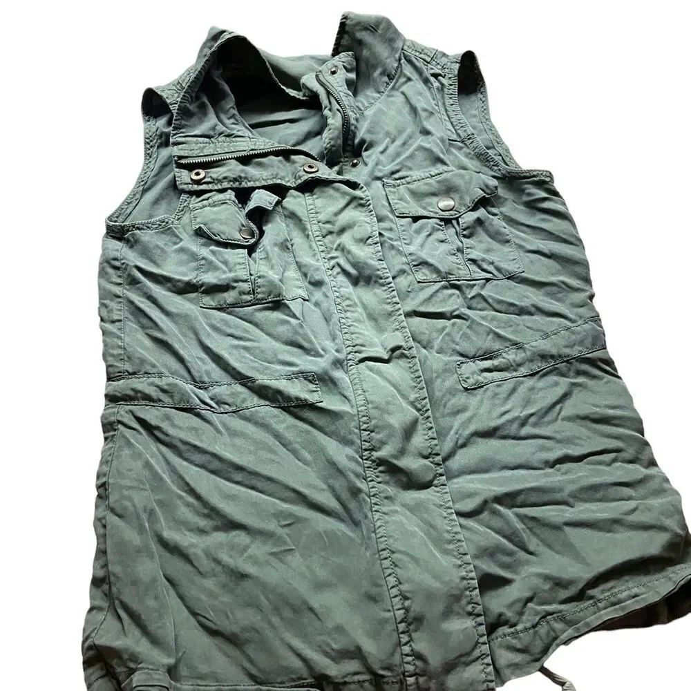 True Craft size XS army style zip up vest excellent condition